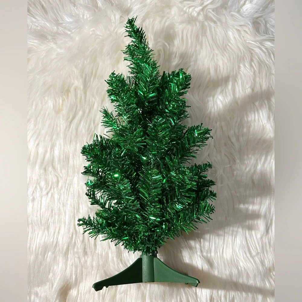 GREEN CHRISTMAS TREE